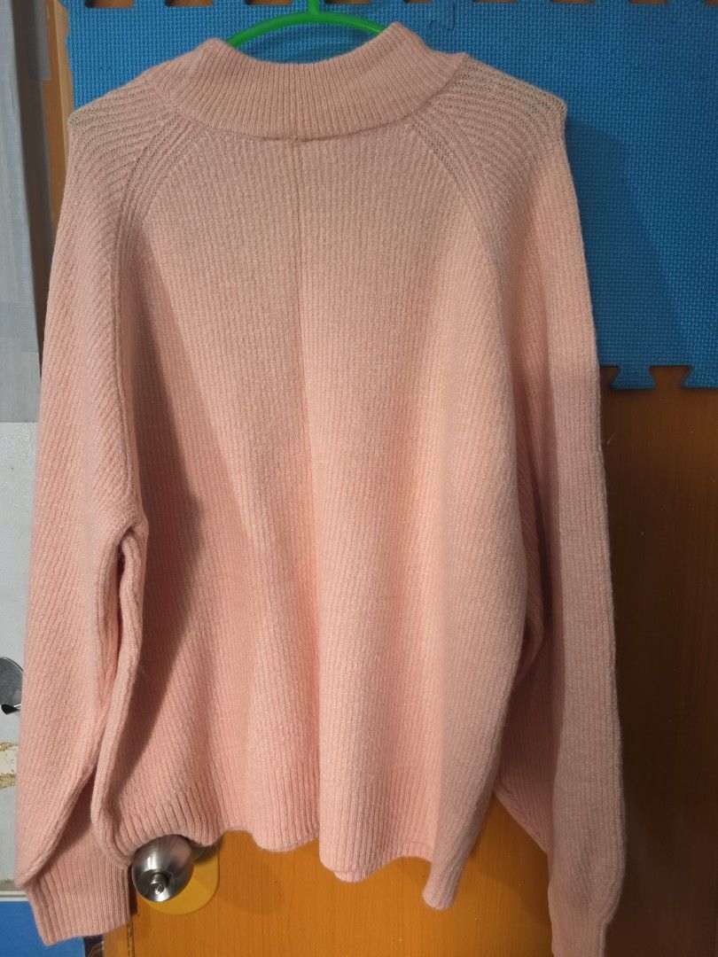 GAP KNITTED CARDIGAN (Category: Coats, Jackets and Outerwear) located in Manila. Submitted by meriux2026 (Listing ID 1463798342, Image 2). Description: color :pink brandnew with tag.