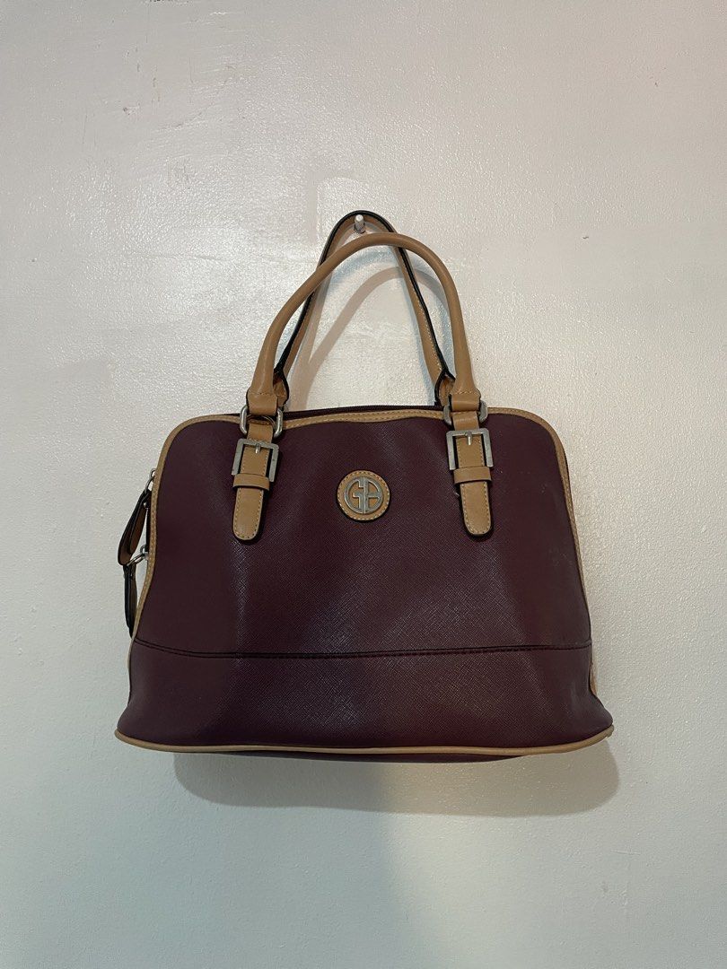 GIANI BERNINI bag (Category: Shoulder Bags) located in Manila. Submitted by dianneeeee12 (Listing ID 1463934681, Image 2). Description: no issue. .