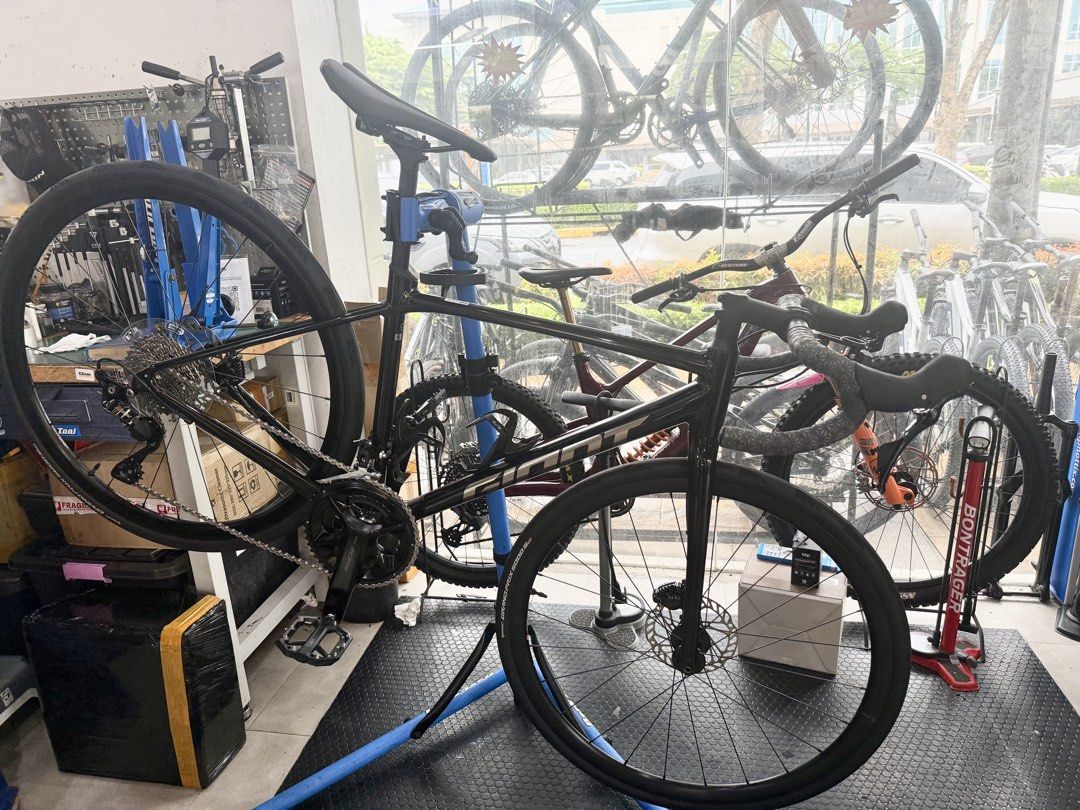 Giant AR Contend 1 Road Bike (Category: Bicycles) located in Malabon City. Submitted by yohan27 (Listing ID 1463778668, Image 3). Description: RUSH FOR SALE: Giant Contend AR 1 (All-Road / Endurance Road Bike) Location: Muntinlupa City Specs & Details:Frame: ALUXX-Grade Aluminum, 12mm thru-axle, flat-mount disc For: Advanced-Grade Composite, full-composite OverDrive steerer Size: Small / 51cm] Group-set: Shimano 105 Hydraulic Disc Brake (2x12 202