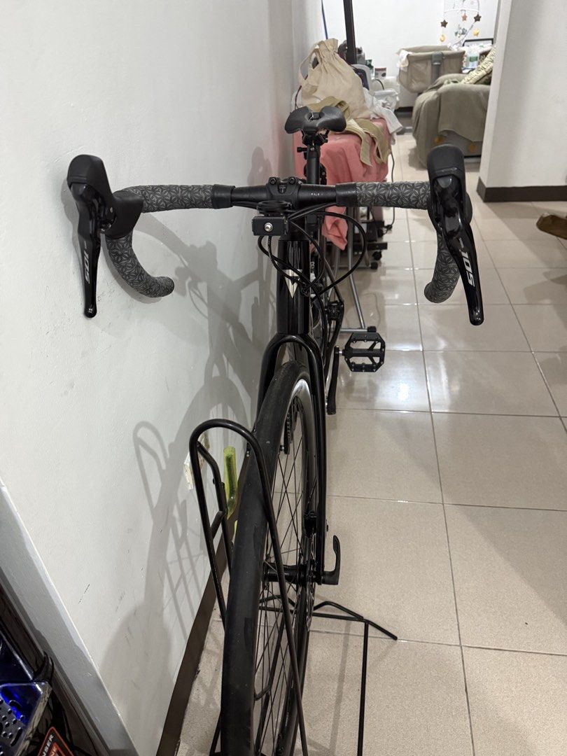 Giant AR Contend 1 Road Bike (Category: Bicycles) located in Malabon City. Submitted by yohan27 (Listing ID 1463778668, Image 1). Description: RUSH FOR SALE: Giant Contend AR 1 (All-Road / Endurance Road Bike) Location: Muntinlupa City Specs & Details:Frame: ALUXX-Grade Aluminum, 12mm thru-axle, flat-mount disc For: Advanced-Grade Composite, full-composite OverDrive steerer Size: Small / 51cm] Group-set: Shimano 105 Hydraulic Disc Brake (2x12 202