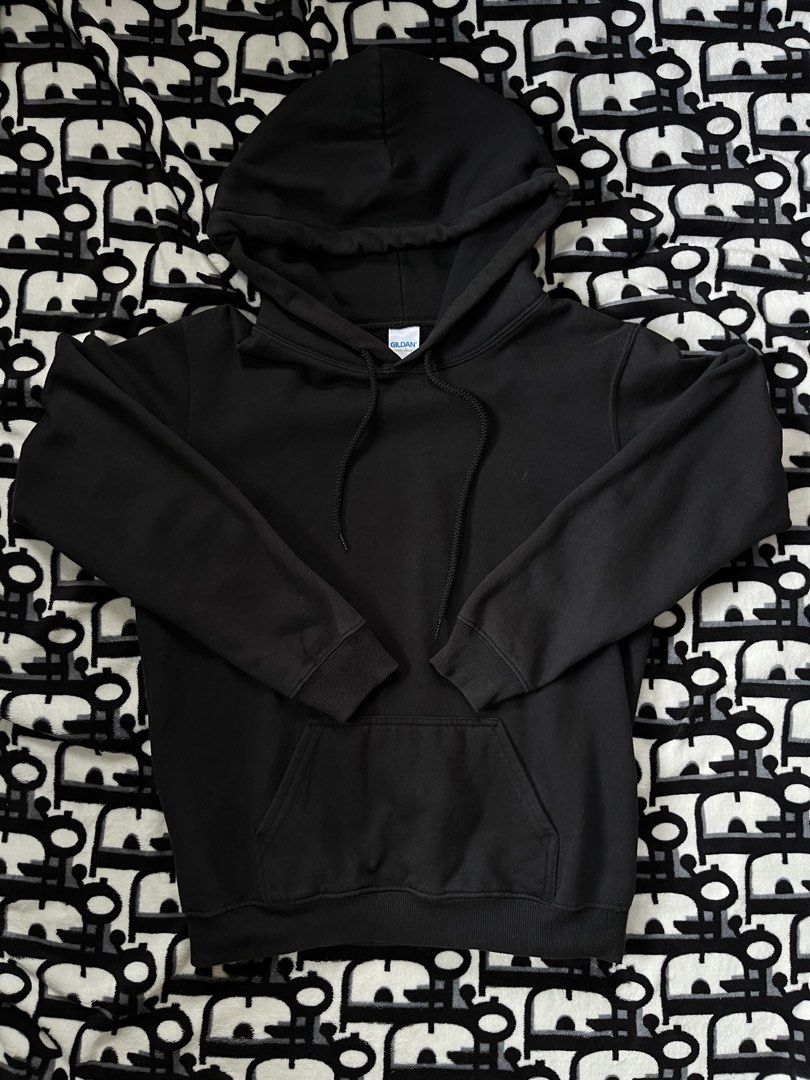 Gildan Heavy Blend Black Hoodie (Category: Hoodies) located in Silang. Submitted by kristan.asian (Listing ID 1463817873, Image 1). Description: -Size: Xsmall/Small -Dimes: 19x24 - Classic black Gildan hoodie - Heavy blend for warmth and durability - Front pouch pocket - Adjustable drawstring hood -Color may vary due to lighting 📍Silang,Cavite 150 only! + sf if malayo .
