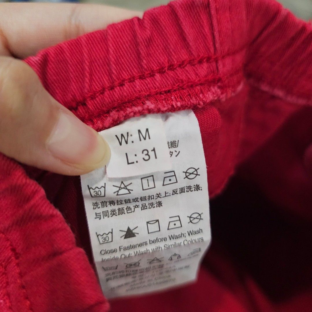 Giordano Skinny Red Pants (Category: Jeans) located in Makati City. Submitted by goldenbird.001 (Listing ID 1463843363, Image 3). Description: - Giordano red super skinny pants - Size M/L (fits waist 31) - Comfortable elastic waistband - Perfect for casual outfits - Versatile and easy to pair with various tops.
