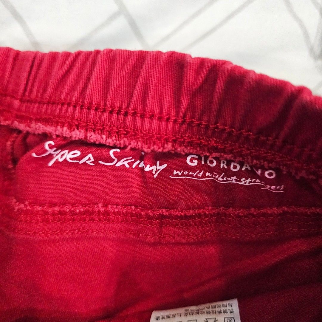Giordano Skinny Red Pants (Category: Jeans) located in Makati City. Submitted by goldenbird.001 (Listing ID 1463843363, Image 2). Description: - Giordano red super skinny pants - Size M/L (fits waist 31) - Comfortable elastic waistband - Perfect for casual outfits - Versatile and easy to pair with various tops.
