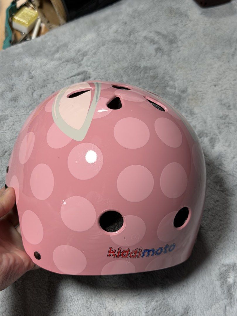 GIRLS HELMET (Category: Bicycles) located in Sablan. Submitted by gongonshelley12 (Listing ID 1463797726, Image 3). Description: 450 only!! GIRLS HELMET ANG CUTE!!! brand new po eto 70cm diameter 48-53cm head size.