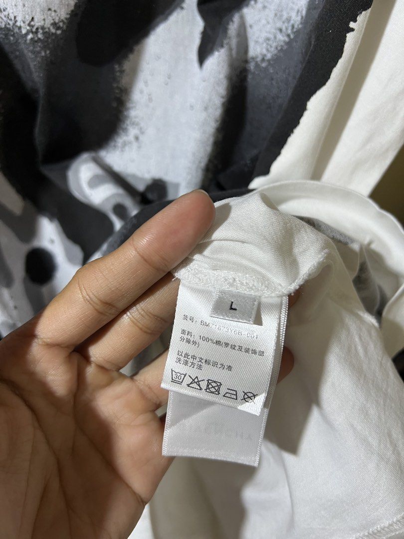 GIVENCHY BIG DOG (Category: Tshirts & Polo Shirts ) located in San Jose. Submitted by alfredsmprs (Listing ID 1463829894, Image 3). Description: ▪️Dimes:24x29 ▪️Excellent Condition ▪️9.5/10 Color Rate ▪️Minimal Lines See Last Pic.