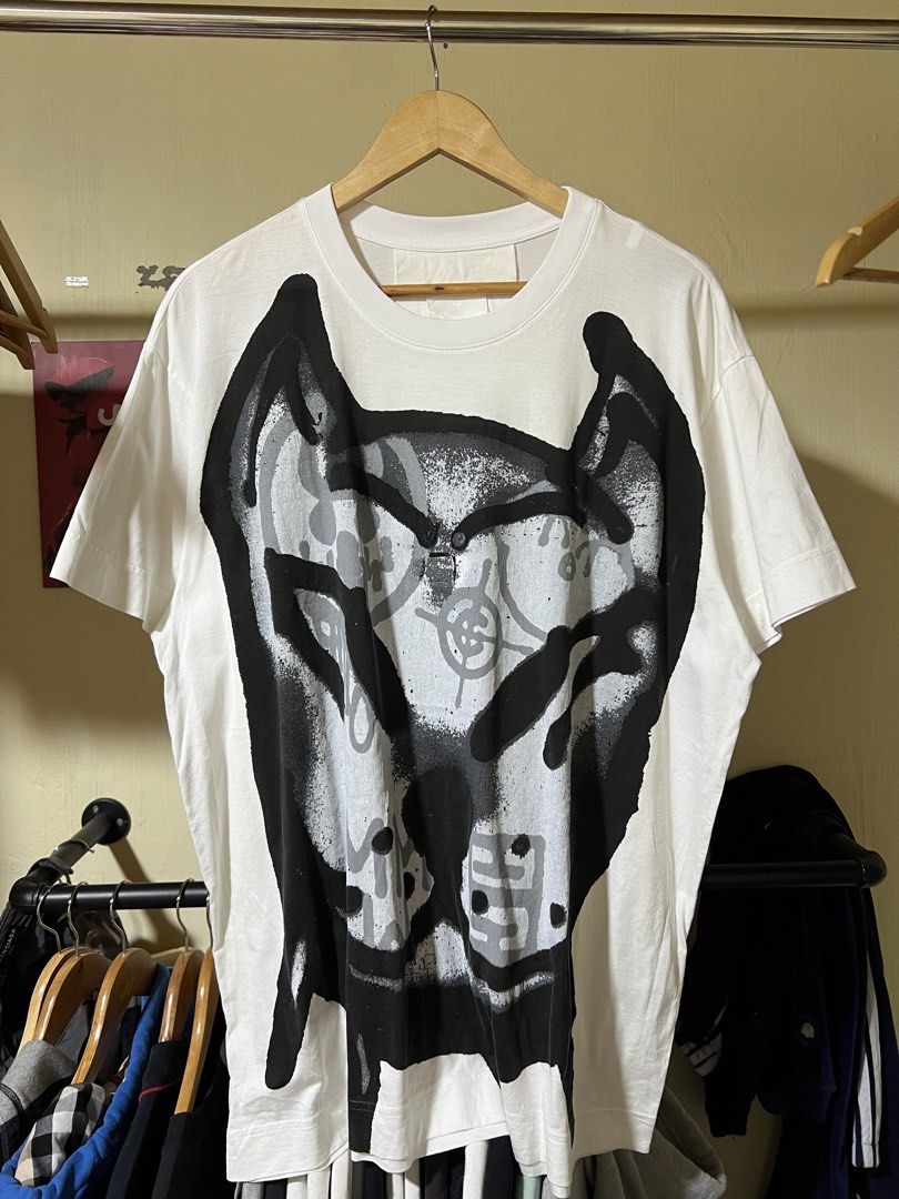 GIVENCHY BIG DOG (Category: Tshirts & Polo Shirts ) located in San Jose. Submitted by alfredsmprs (Listing ID 1463829894, Image 1). Description: ▪️Dimes:24x29 ▪️Excellent Condition ▪️9.5/10 Color Rate ▪️Minimal Lines See Last Pic.