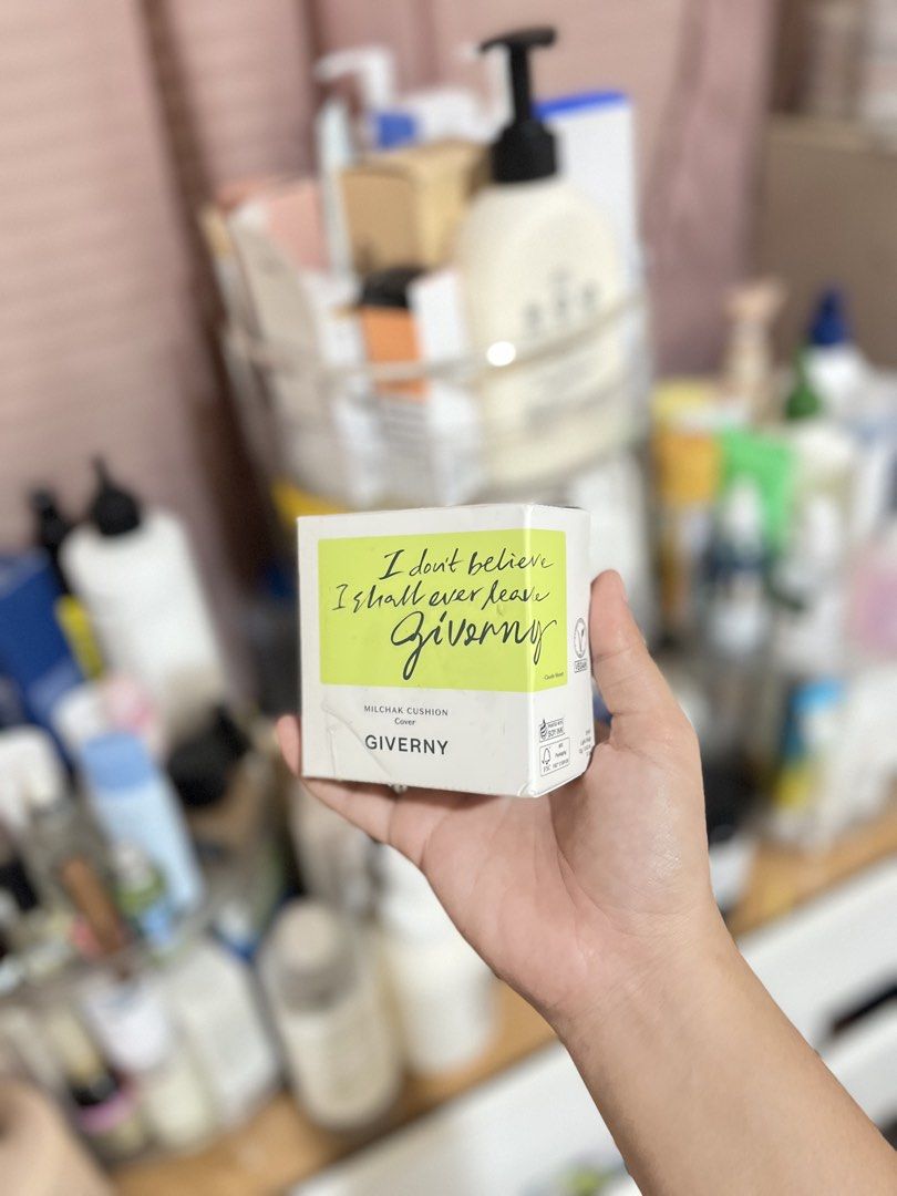 Giverny Milchak Cushion Cover Foundation (Category: Makeup) located in Bacolod City. Submitted by vintage_vogue6100 (Listing ID 1463786946, Image 2). Description: - Giverny Cushion Foundation - Milchak Cover - Ideal for convenient makeup touch-ups on the go.