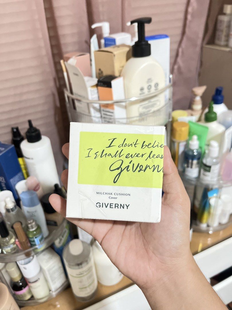 Giverny Milchak Cushion Cover Foundation (Category: Makeup) located in Bacolod City. Submitted by vintage_vogue6100 (Listing ID 1463786946, Image 1). Description: - Giverny Cushion Foundation - Milchak Cover - Ideal for convenient makeup touch-ups on the go.