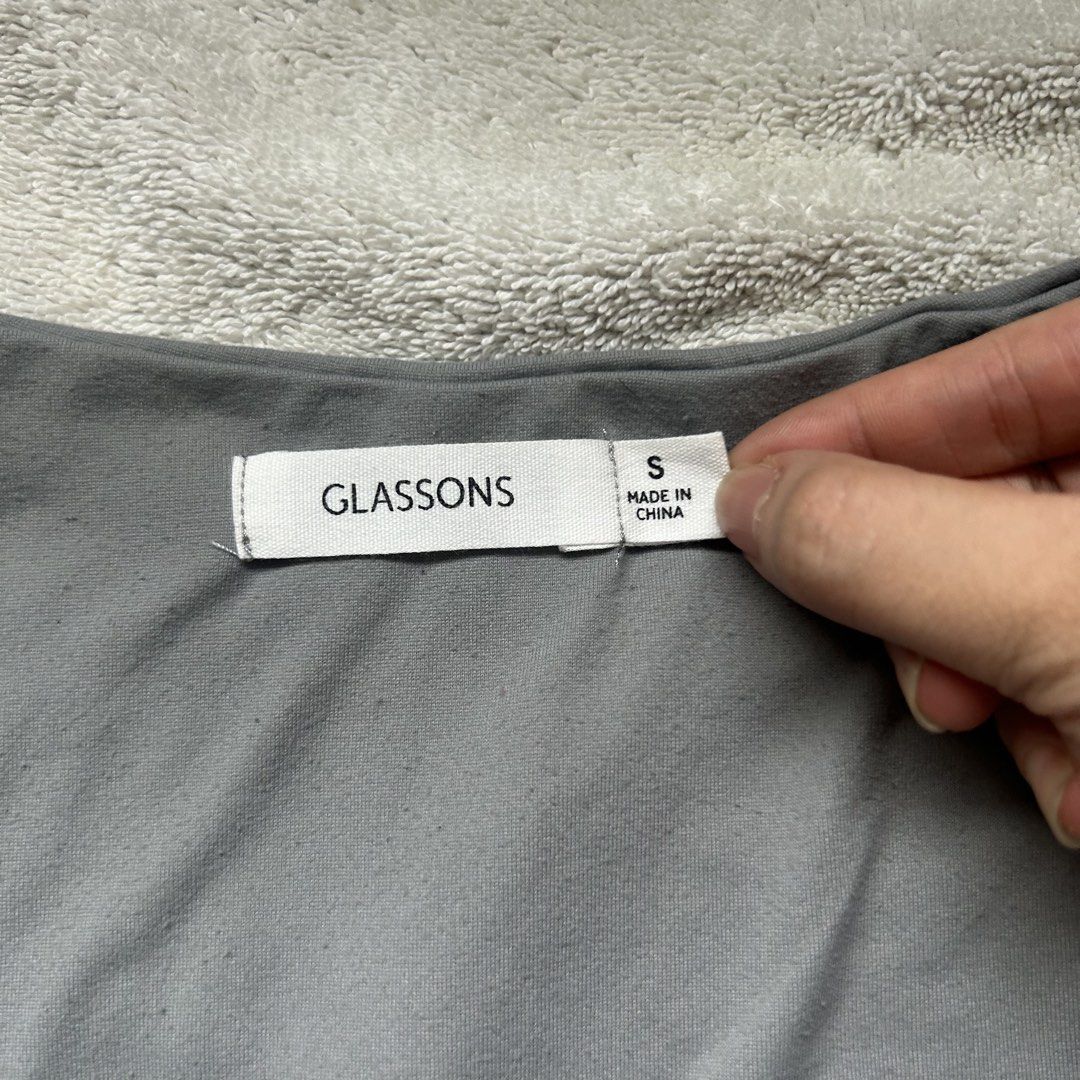 Glasses Grey Scoop Neck Top (Category: Sleeveless) located in San Juan City. Submitted by e_declutters2019 (Listing ID 1463794413, Image 2). Description: • selling low since it’s himulmol a bit • size small.