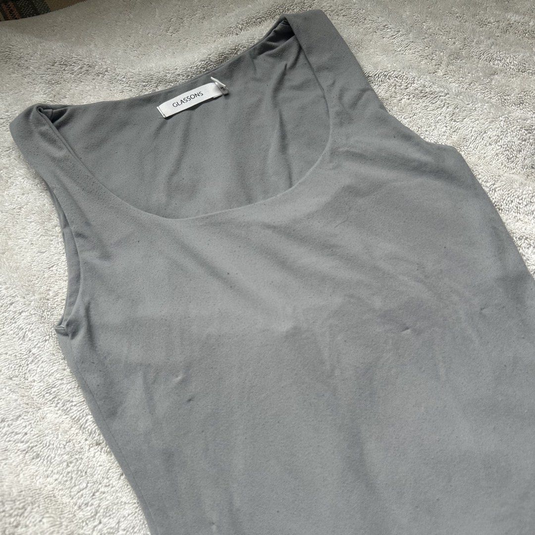 Glasses Grey Scoop Neck Top (Category: Sleeveless) located in San Juan City. Submitted by e_declutters2019 (Listing ID 1463794413, Image 3). Description: • selling low since it’s himulmol a bit • size small.