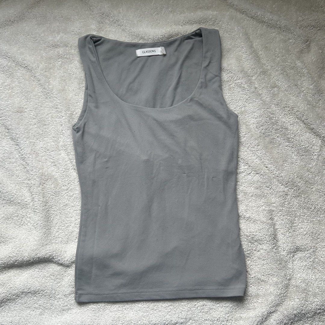 Glasses Grey Scoop Neck Top (Category: Sleeveless) located in San Juan City. Submitted by e_declutters2019 (Listing ID 1463794413, Image 1). Description: • selling low since it’s himulmol a bit • size small.