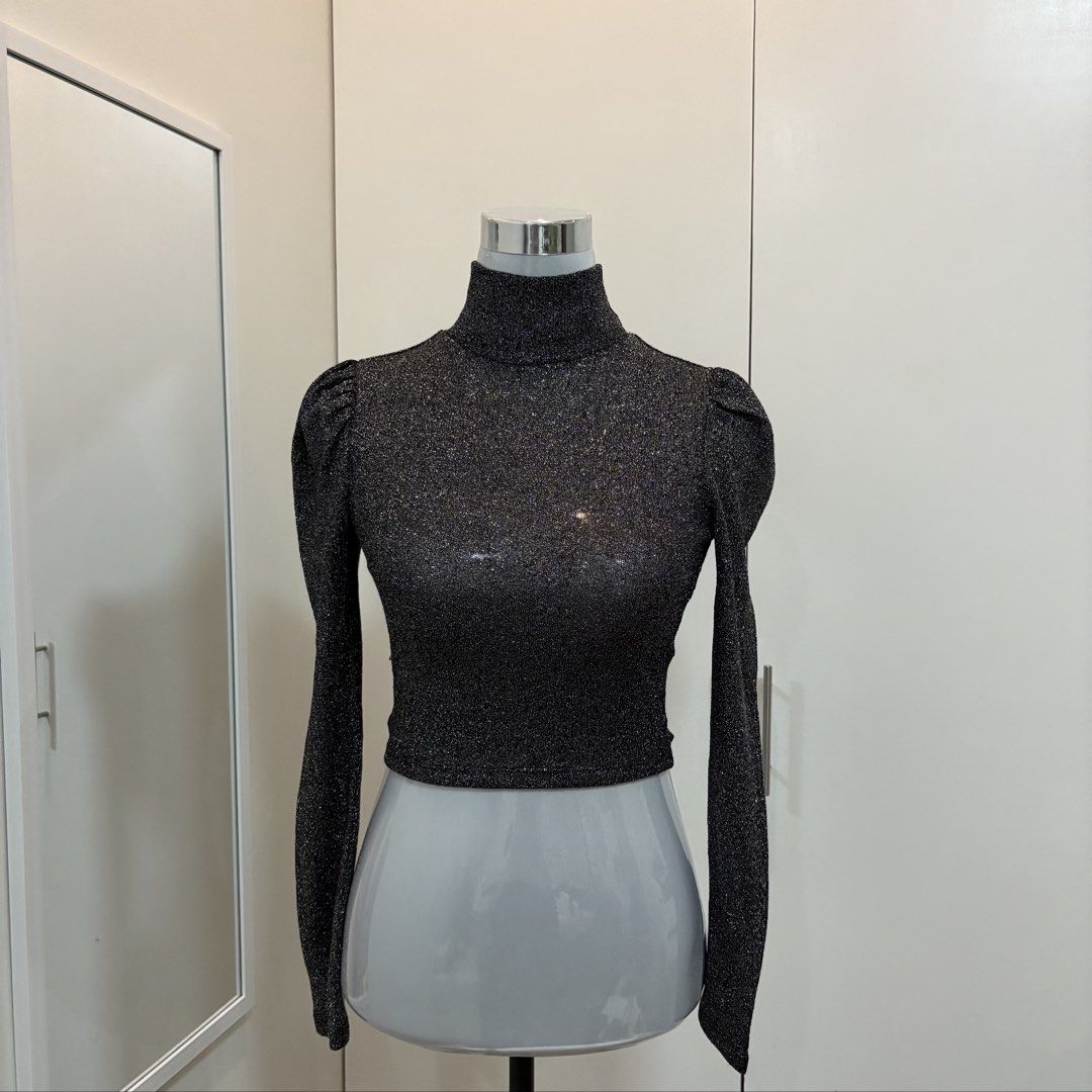 Glitter Sparkly Top (Category: Blouses) located in Angeles City. Submitted by declutteredcloset_ (Listing ID 1463907769, Image 1). Description: .