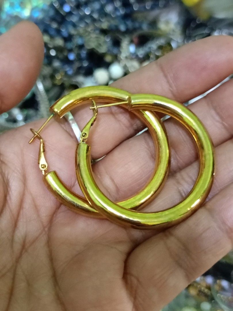 Goldtone Hoop Earrings (Category: Earrings) located in Bacoor. Submitted by bibelot03 (Listing ID 1463922057, Image 1). Description: - Classic gold hoop earrings - Medium size, ideal for daily wear - Lightweight and comfortable for all-day use - Easy to put on and take off - Versatile accessory that complements various outfits .
