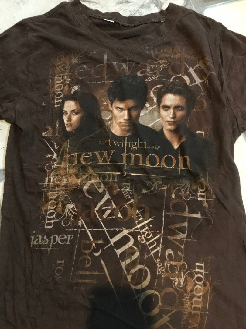 grail twilight new moon (Category: Shirts) located in Cavite. Submitted by goofyasschigga (Listing ID 1463878149, Image 2). Description: 16x25.5.