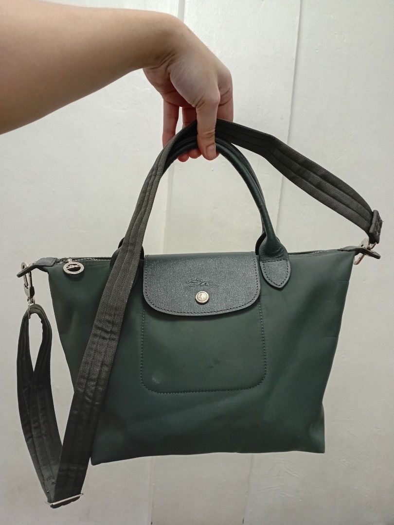 GRAPHITE GREY LONGCHAMP NEO (Category: Luxury Bags & Wallets) located in Manila. Submitted by eriiicaspage (Listing ID 1463849545, Image 3). Description: PREOWNED Lightly Used Authentic Longchamp Pliage Neo Small tote handbag /crossbody Graphite Grey Small - Versatile: top handles and detachable shoulder strap - Secure closures: snap button on flap and interior zipper - Ideal for everyday use Min Sign of Used Good Condition 9/10.