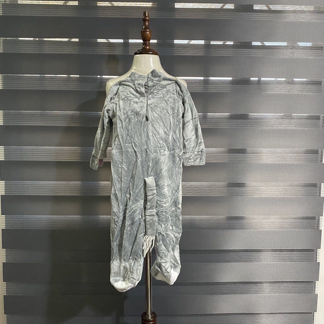 Gray Jumpsuit (Category: Babies & Kids Fashion) located in Caloocan City. Submitted by discusonlineshop (Listing ID 1463755873, Image 1). Description: 1 year old .