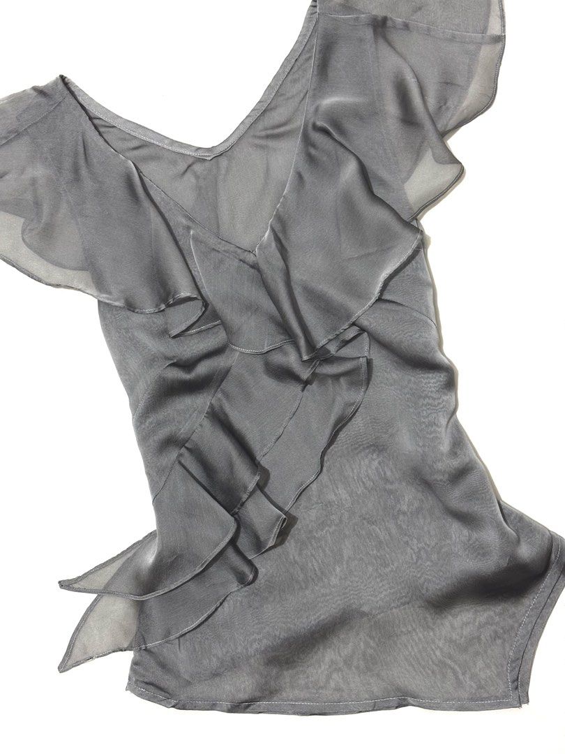 SOLD! gray whimsy flowy sheer top (Category: Sleeveless) located in Mabalacat. Submitted by lueur.rei (Listing ID 1463884214, Image 3). Description: ⊹ ࣪ ˖ XS-S ⊹ ࣪ ˖ with side zip ⊹ ࣪ ˖ sellers fave ⊹₊˚‧︵‿₊୨ᰔ୧₊‿︵‧˚₊⊹ — measurements were taken in flat lay — picture may vary due to lighting — please read guidelines before buying — once item is confirmed, please send your complete order form and screenshot of order/s .