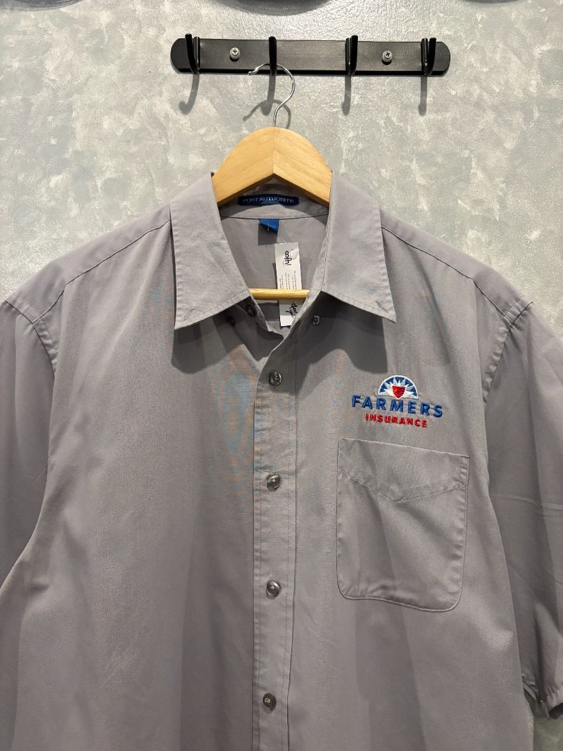 Gray Workwear Crop Polo (Category: Tshirts & Polo Shirts ) located in Quezon City. Submitted by outofhabits_store (Listing ID 1463820419, Image 2). Description: Size: Large Width: 23.5 inches Length: 26.5 inches Buy 2 items worth 600 pesos and get them for 1,000 Payment method: GCash Shipping options (shouldered by buyer): J&T 3-7 days, Lalamove or Grab within the day Location: Quezon City Please manage your expectations as this item is not brand