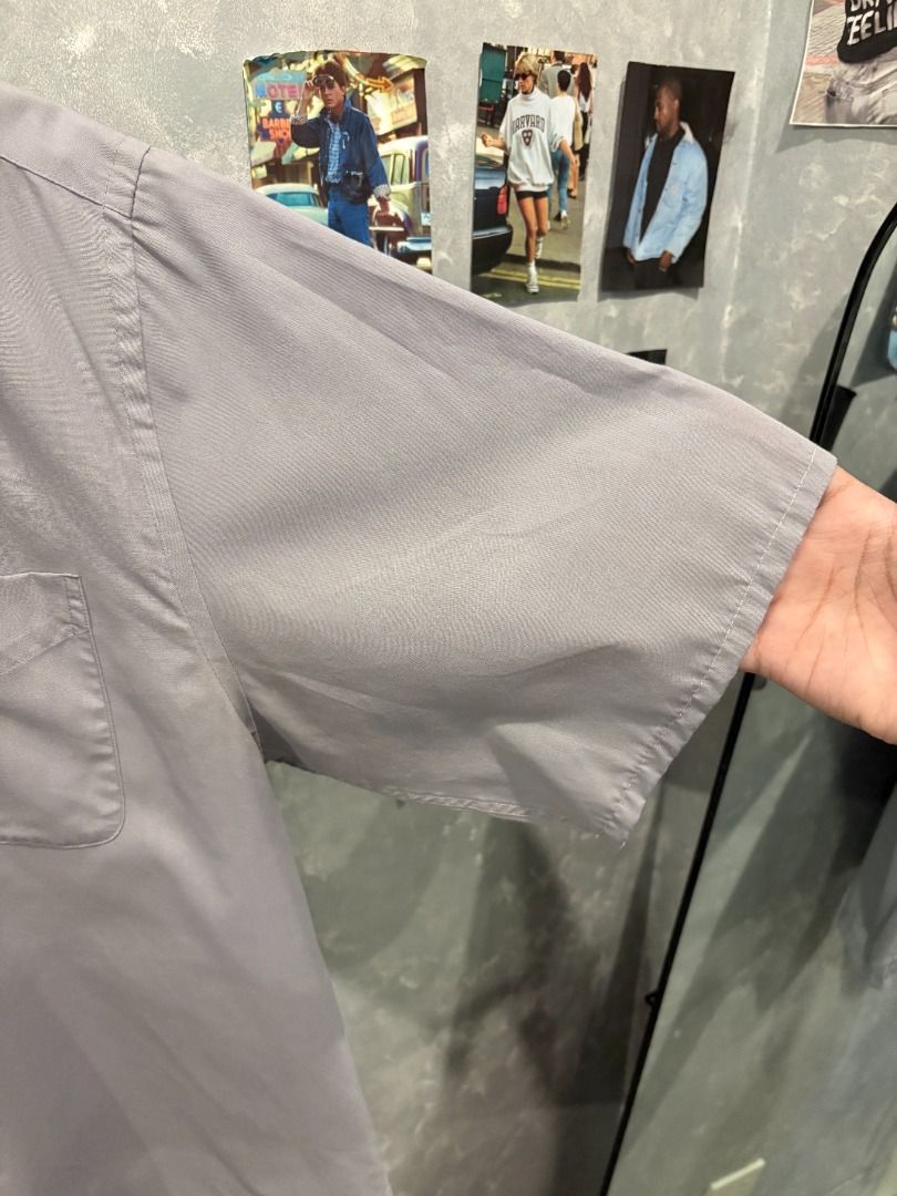 Gray Workwear Crop Polo (Category: Tshirts & Polo Shirts ) located in Quezon City. Submitted by outofhabits_store (Listing ID 1463820419, Image 3). Description: Size: Large Width: 23.5 inches Length: 26.5 inches Buy 2 items worth 600 pesos and get them for 1,000 Payment method: GCash Shipping options (shouldered by buyer): J&T 3-7 days, Lalamove or Grab within the day Location: Quezon City Please manage your expectations as this item is not brand