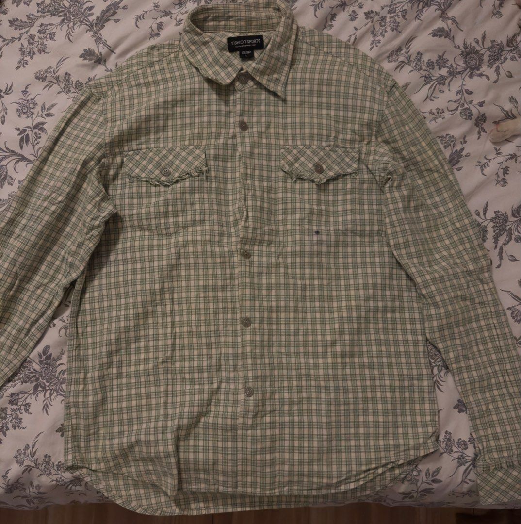 Green Plaid Button-Up (Category: Tshirts & Polo Shirts ) located in Santa Cruz. Submitted by maelizxr (Listing ID 1463798711, Image 1). Description: .