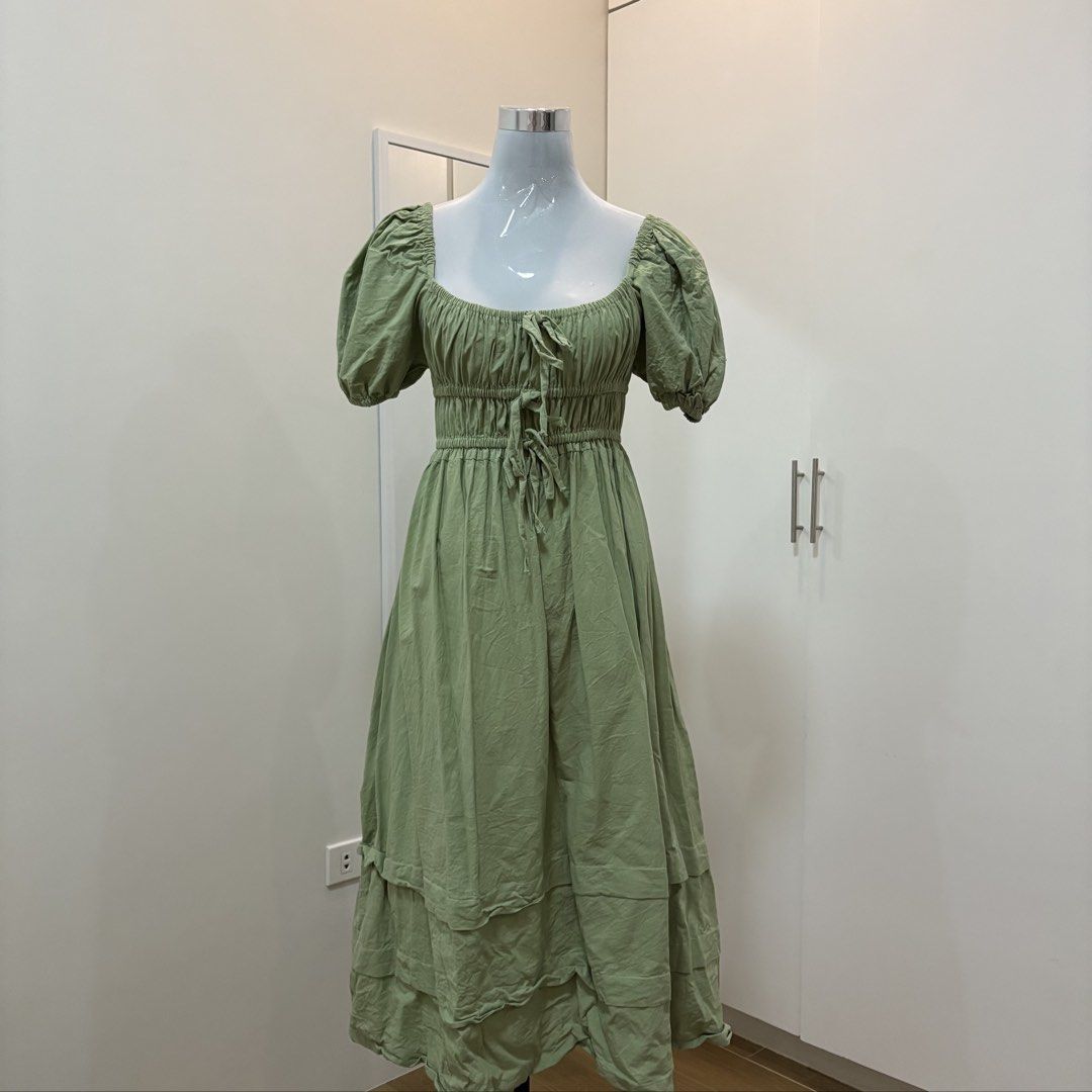 Green Puff Sleeves Midi Dress (Category: Dresses) located in Angeles City. Submitted by declutteredcloset_ (Listing ID 1463903536, Image 1). Description: Needs to iron lang Fits xs-semi m Worn once.