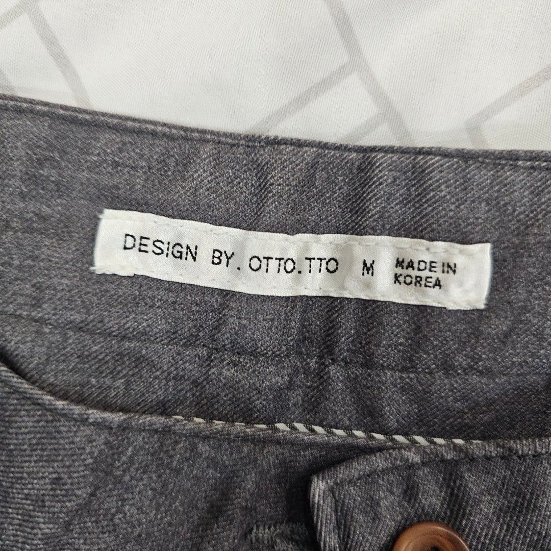 Grey Cuffed Shorts (Category: Shorts) located in Makati City. Submitted by goldenbird.001 (Listing ID 1463866967, Image 2). Description: - Grey shorts with a stylish cuffed hem. - Features a secure button and zip closure. - Elegant front pleats for a polished look. - Ideal for everyday casual wear..