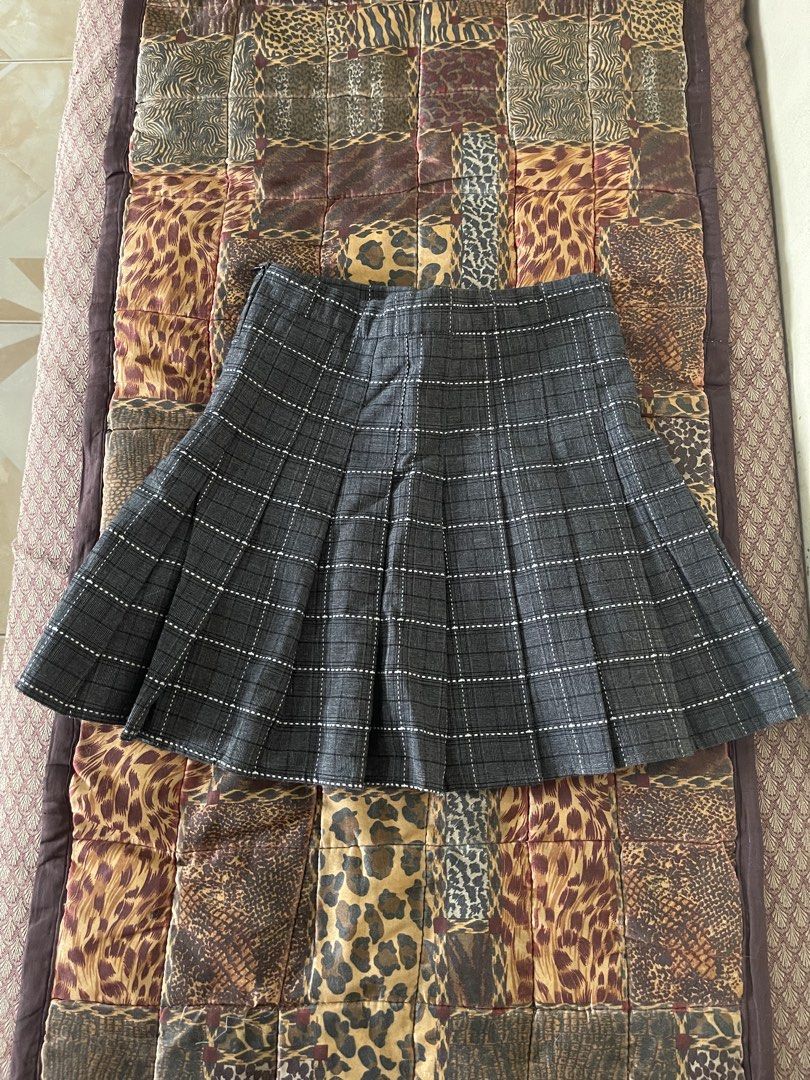 Grey Plaid Pleated Mini Skirt (Category: Skirts) located in Manila. Submitted by angelinem022726 (Listing ID 1463809482, Image 1). Description: - size 23 length 14 - Cute grey plaid pleated mini skirt - School uniform style - Ideal for preppy or Y2K fashion - Easy to pair with various tops and shoes - Suitable for casual wear or dressing up.
