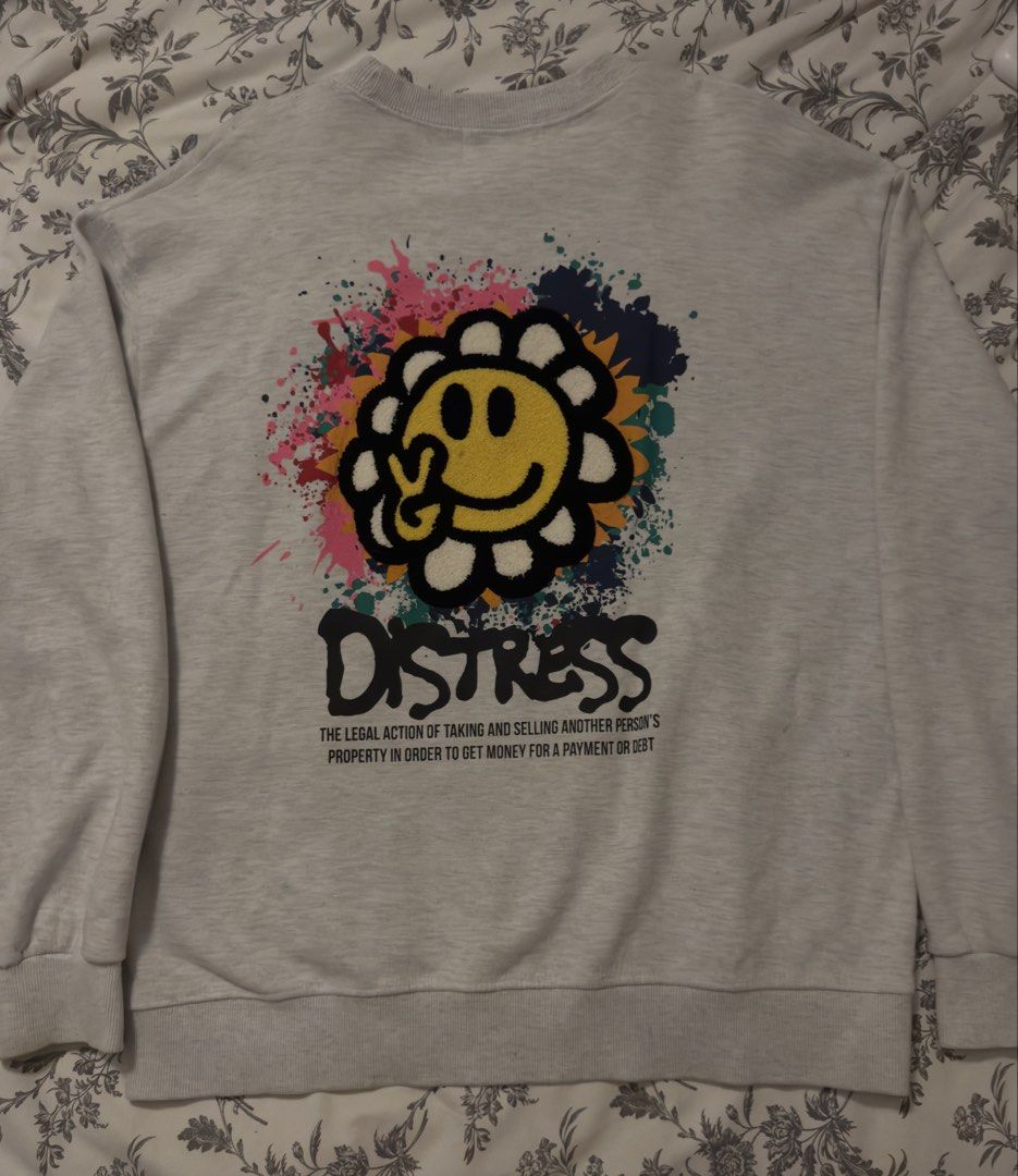 Grey Smiley Sweatshirt (Category: Coats, Jackets and Outerwear) located in Santa Cruz. Submitted by maelizxr (Listing ID 1463799616, Image 3). Description: .