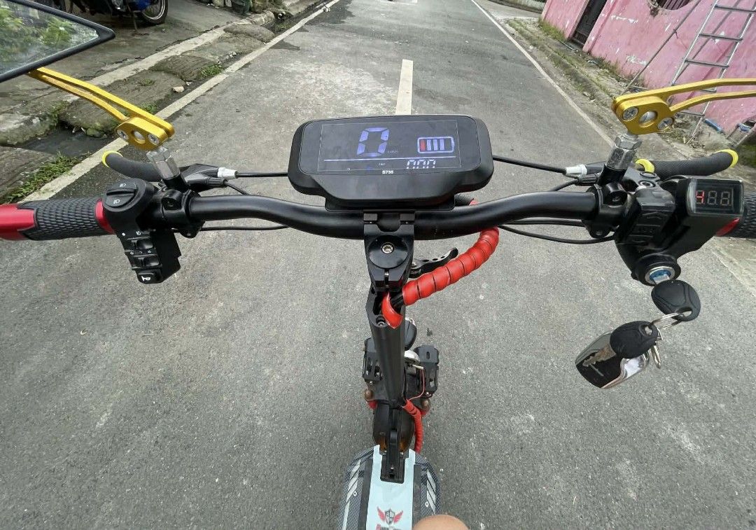 GRLINE S1 Electric Scooter with Seat (Category: Skates, Rollerblades & Scooters) located in Manila. Submitted by dairyfacio (Listing ID 1463751020, Image 2). Description: - GRLINE S1 Electric Scooter - Digital display shows speed and battery level - Comfortable seat and suspension for a smooth ride - Bright front lights for enhanced visibility - Ready to ride, perfect for getting around town.