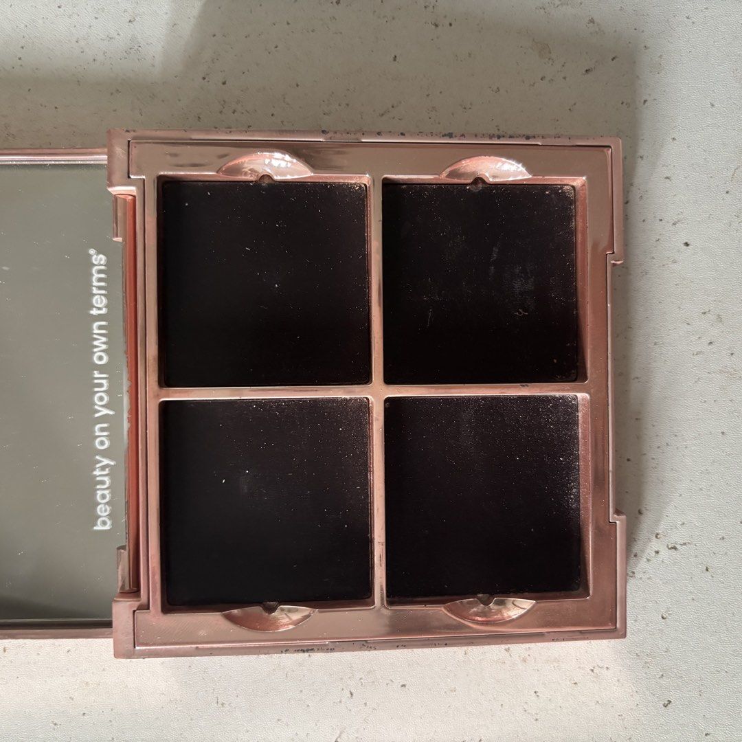 Grwm RoseGold New Version Face Card Case (Category: Makeup) located in Binan City. Submitted by mypreloved_haul (Listing ID 1463761777, Image 3). Description: .