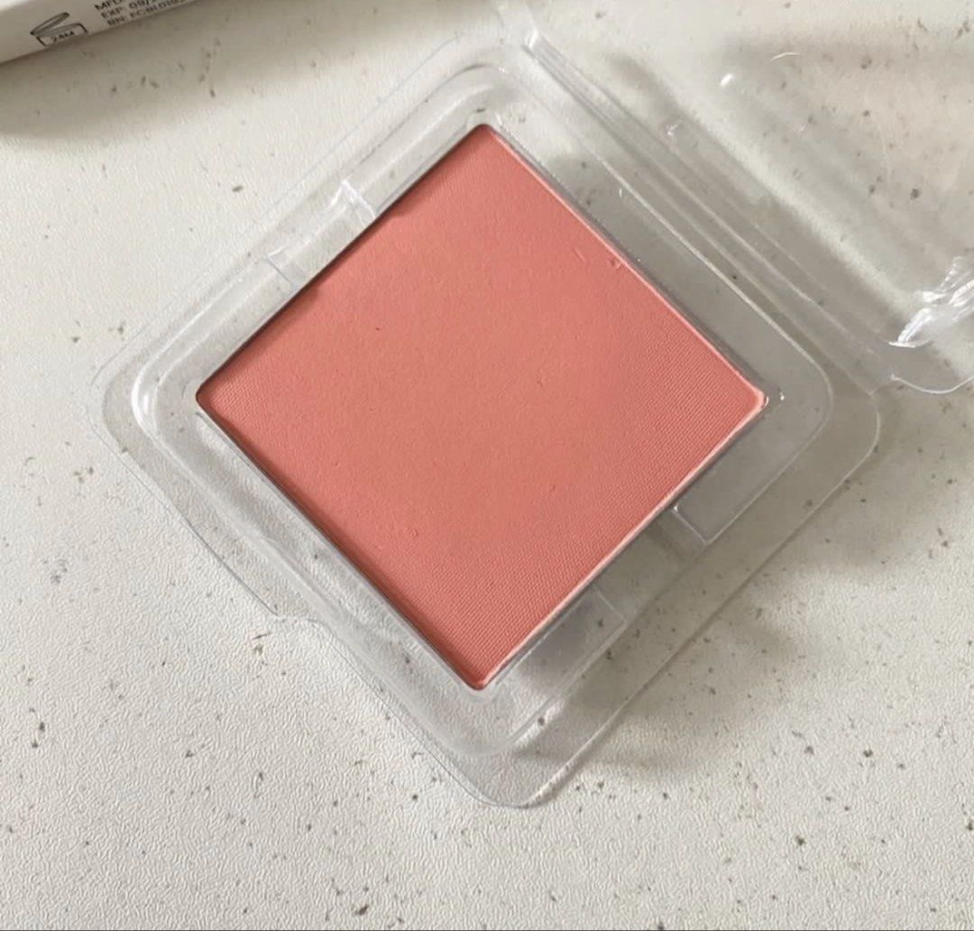 Grwm Royal Flush Powder Blush (Category: Makeup) located in Binan City. Submitted by mypreloved_haul (Listing ID 1463764672, Image 3). Description: Just swtached!!.