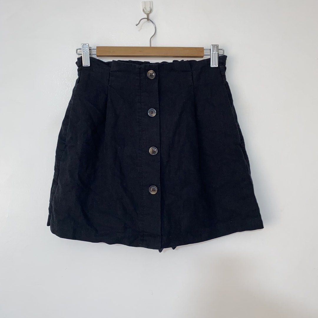 GU BY UNIQLO linen blend skort (Category: Shorts) located in San Jose del Monte. Submitted by mamiracky (Listing ID 1463882208, Image 3). Description: .