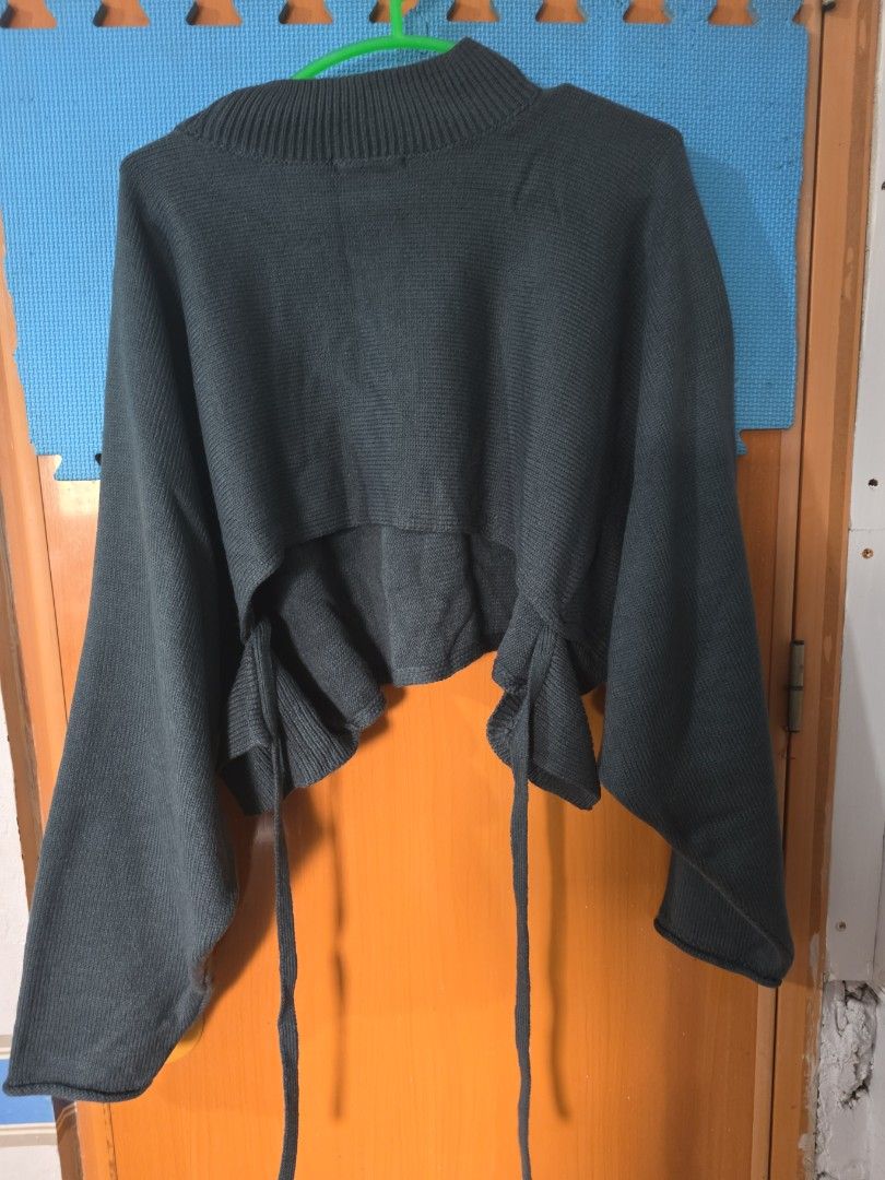 GU cardigan (Category: Coats, Jackets and Outerwear) located in Manila. Submitted by meriux2026 (Listing ID 1463797584, Image 2). Description: brandnew with tag japan bought color:dark green.