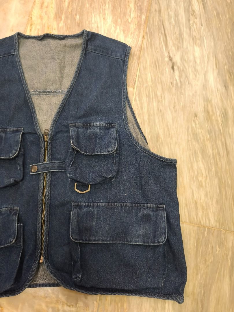 GU Denim Vest (Category: Vests) located in Lucena. Submitted by 0174.archive (Listing ID 1463781116, Image 2). Description: very good used condition no flaws Actual Measurements (inches) Chest (pit to pit): 22.5 Length: 24 Message before buying. Items are pre-loved / second hand used. Manage your expectations. Buy with confidence. No return no exchange. Additional Shipping Fee Ship via JRS / JNT MOP GCASH / BPI .