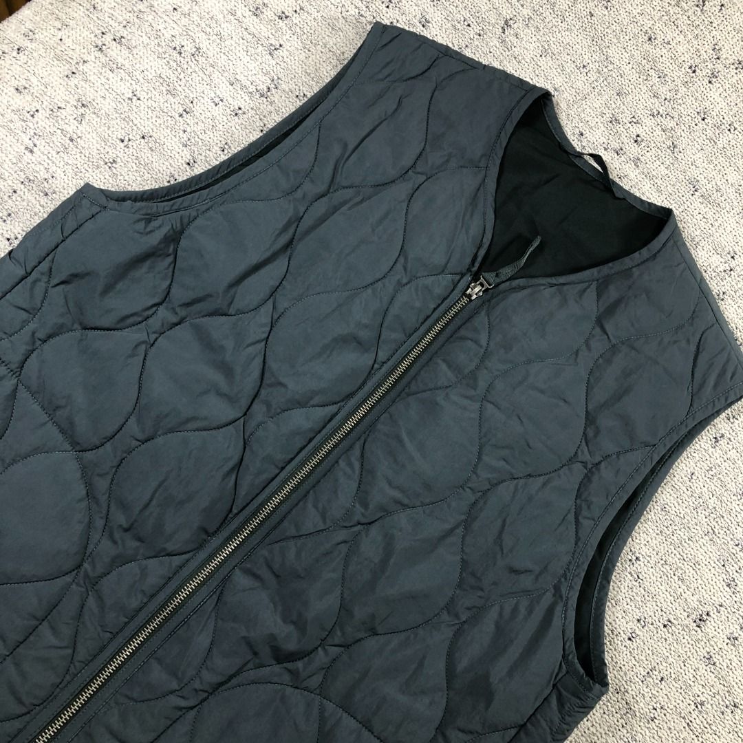 GU Japan Quilted Zip Vest Down Grey Size Small (Category: Vests) located in Santa Rosa. Submitted by sergids (Listing ID 1463747835, Image 1). Description: GU Japan Quilted Zip Vest Down Grey Size Small Check fitting tops to ensure this fits you. Dimensions below are exact measurements, see pics as well for comparison. 9/10 Condition and Colorway Dimensions: Check pic slide for actual size and dimensions. J&T or Lalamove only. Busy with work Ship