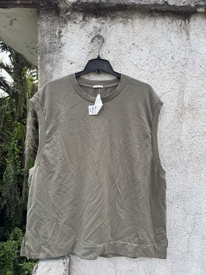 GU Men’s Vest Muscle Tee (Category: Tshirts & Polo Shirts ) located in Cavite. Submitted by yakultjeni85475 (Listing ID 1463896318, Image 3). Description: Vest .