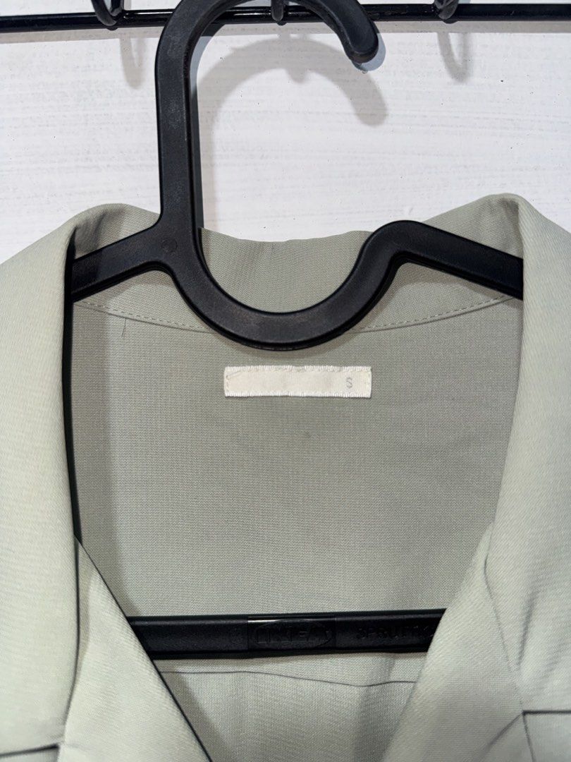 GU Open Collar Shirt (Olive Green) (Category: Tshirts & Polo Shirts ) located in Manila. Submitted by jorem.franco (Listing ID 1463841604, Image 2). Description: Dimensions (in inches): Length: 27 Shoulder: 18.5 Width: 21 Small on tag Fit to Medium to Large * The item is negotiable, just hit me up! * Send us your order form once you decided to purchase the product. * Double-check the dimensions before buying. * Additional shipping charges may app