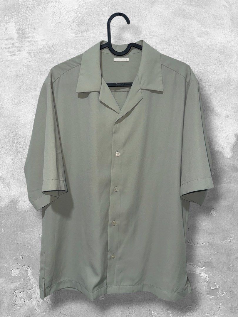 GU Open Collar Shirt (Olive Green) (Category: Tshirts & Polo Shirts ) located in Manila. Submitted by jorem.franco (Listing ID 1463841604, Image 1). Description: Dimensions (in inches): Length: 27 Shoulder: 18.5 Width: 21 Small on tag Fit to Medium to Large * The item is negotiable, just hit me up! * Send us your order form once you decided to purchase the product. * Double-check the dimensions before buying. * Additional shipping charges may app