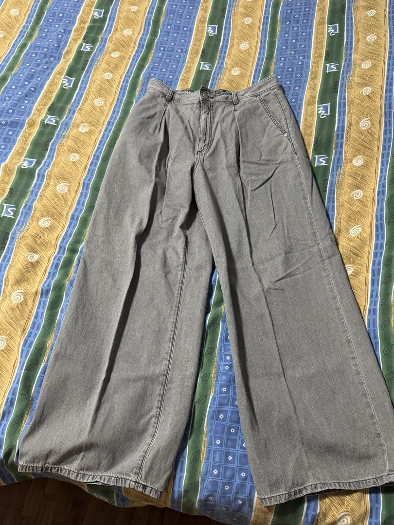 GU Pants (Category: Jeans) located in Paranaque City. Submitted by lexi.mnl (Listing ID 1463837777, Image 1). Description: - Grey wide leg pants - Relaxed fit for comfort - XL.