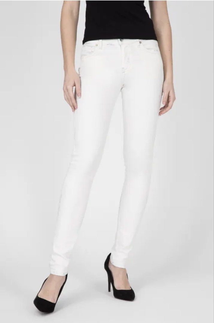 GU White Skinny Jeans (Category: Jeans) located in Cavite. Submitted by yakultjeni85475 (Listing ID 1463895899, Image 2). Description: - White skinny jeans from GU - Classic five-pocket style - Button and zip closure - Versatile staple for any wardrobe - Easy to dress up or down - Great for everyday wear.