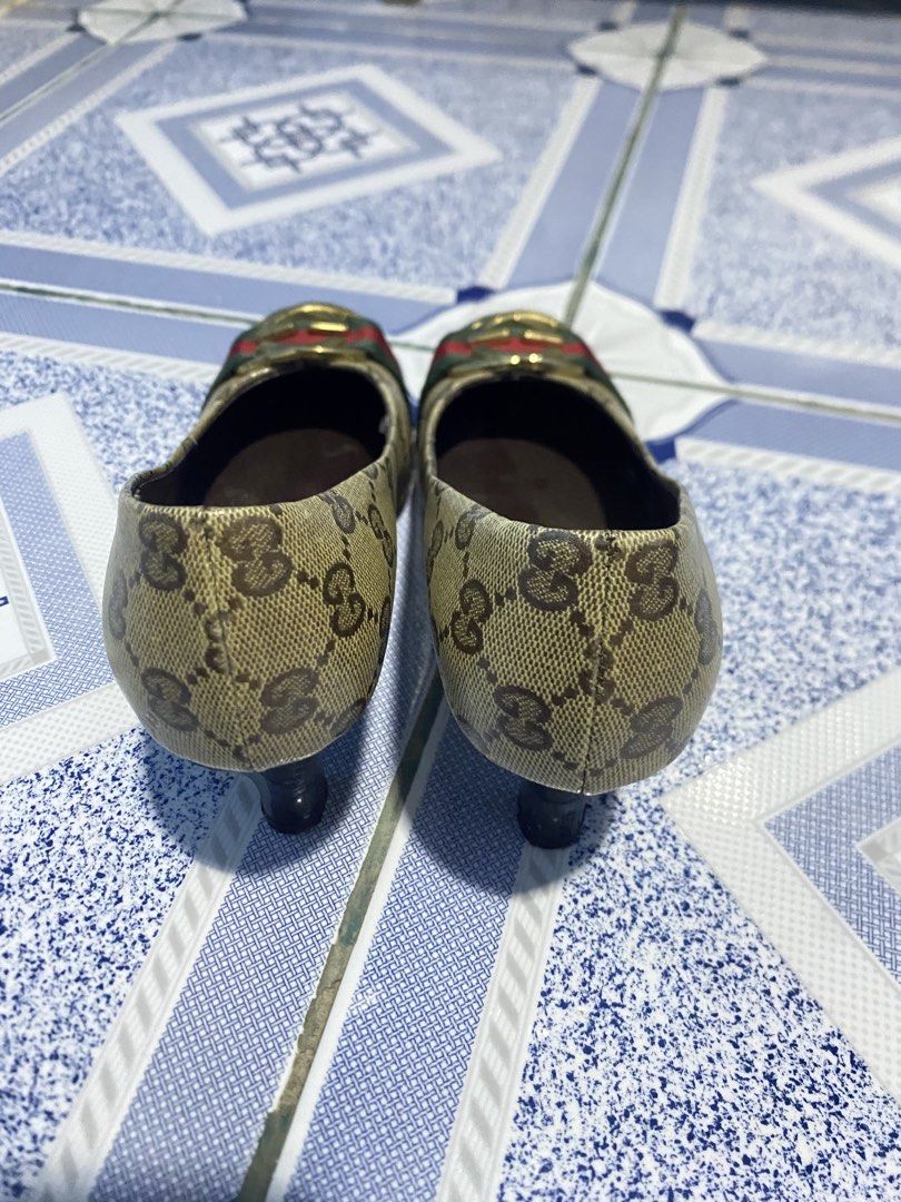 Gucci sandal (Category: Sandals) located in Tumauini. Submitted by calmearth-bc99 (Listing ID 1463749158, Image 3). Description: Gucci authentic sandal.