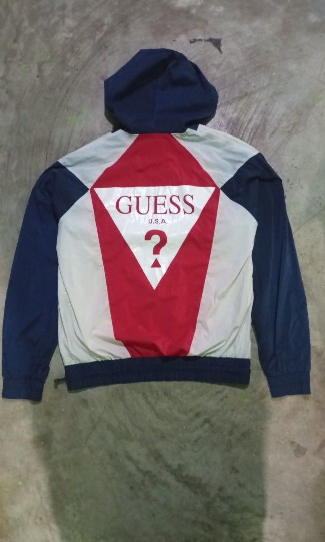 Guess California Windbreaker (Category: Coats, Jackets and Outerwear) located in Manila. Submitted by mojonarchives (Listing ID 1463774214, Image 2). Description: Guess California Windbreaker Embroidery Logo Size: Small Men Dimes: W23.5xL26.5 Sleeves:25 Delivery Every Saturday 🙏❤️ MOP Gcash 📬 MOD Jnt Express 🚀.
