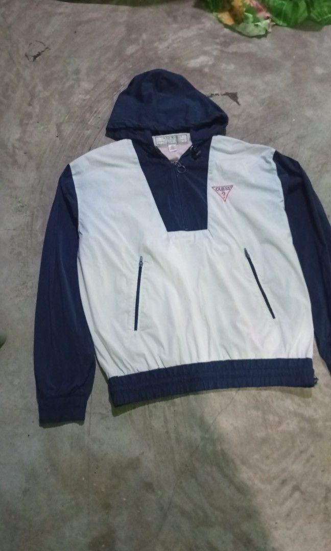 Guess California Windbreaker (Category: Coats, Jackets and Outerwear) located in Manila. Submitted by mojonarchives (Listing ID 1463774214, Image 3). Description: Guess California Windbreaker Embroidery Logo Size: Small Men Dimes: W23.5xL26.5 Sleeves:25 Delivery Every Saturday 🙏❤️ MOP Gcash 📬 MOD Jnt Express 🚀.