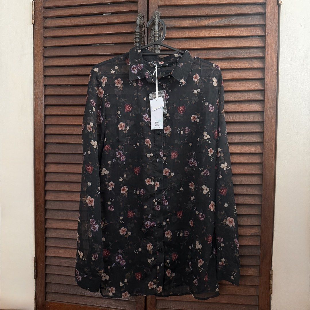 Guess Floral Polo (WITH TAG) (Category: Blouses) located in Las Pinas. Submitted by frances.finds (Listing ID 1463814894, Image 1). Description: - LAST PRICE - RFS: was originally bought as a gift for someone, but no longer needed.