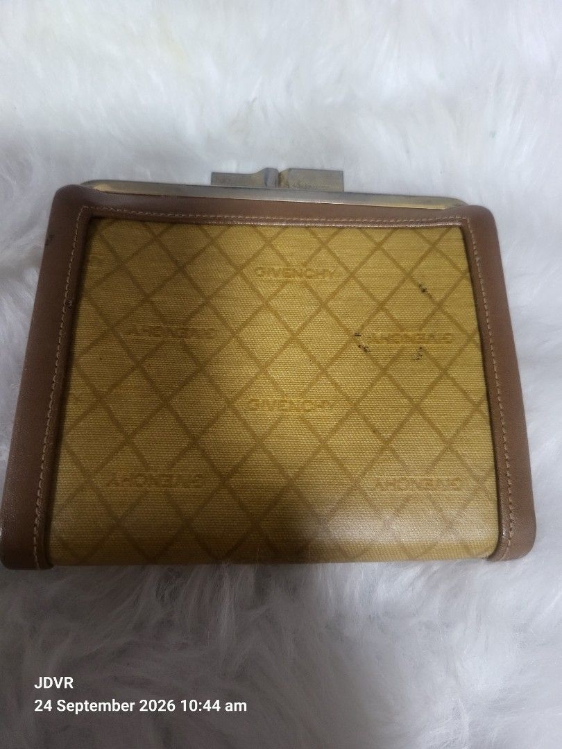 Guess, Salad, Givenchy Wallets & Cardholders Bundle (Category: Wallets & Card holders) located in Pasig City. Submitted by iba_by_jane (Listing ID 1463766187, Image 3). Description: - Bundle of 5 wallets and cardholders - Includes a Guess long wallet in rose gold - Guess pristine sa labas sa loob nababakbak kasi nastock lang po sya. with box - Features a pink and purple polka dot Salad wallet - Comes with a black wallet with gold accents - A yell