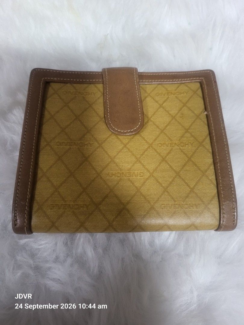Guess, Salad, Givenchy Wallets & Cardholders Bundle (Category: Wallets & Card holders) located in Pasig City. Submitted by iba_by_jane (Listing ID 1463766187, Image 2). Description: - Bundle of 5 wallets and cardholders - Includes a Guess long wallet in rose gold - Guess pristine sa labas sa loob nababakbak kasi nastock lang po sya. with box - Features a pink and purple polka dot Salad wallet - Comes with a black wallet with gold accents - A yell
