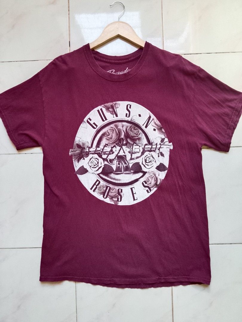 GUNs N ROSEs (Category: Tshirts & Polo Shirts ) located in Batangas. Submitted by 68.thrifts (Listing ID 1463804797, Image 1). Description: 19 x 29 / Large on tag -good condi.