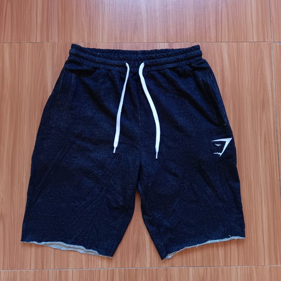 GYM SHARK SHORT (Category: Shorts) located in Baybay. Submitted by dathrifted (Listing ID 1463860270, Image 1). Description: GYM SHARK SHORT Waistline- 28-34 Length- 20 EXCELLENT CONDITION PM if Interested 📩📩📩.