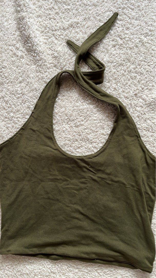 Halter Top (Category: Others Tops) located in Cauayan City . Submitted by declutterdarling (Listing ID 1463832719, Image 2). Description: 🧺Size: S ❤️Reason for selling: Decluttering 📦Delivery fee: Shouldered by the buyer 👗Actual item shown in the photos ! Please check the size and details carefully before purchasing. 🧾 MOP: GCASH ONLY Message me if interested! Insta: ___kambal.