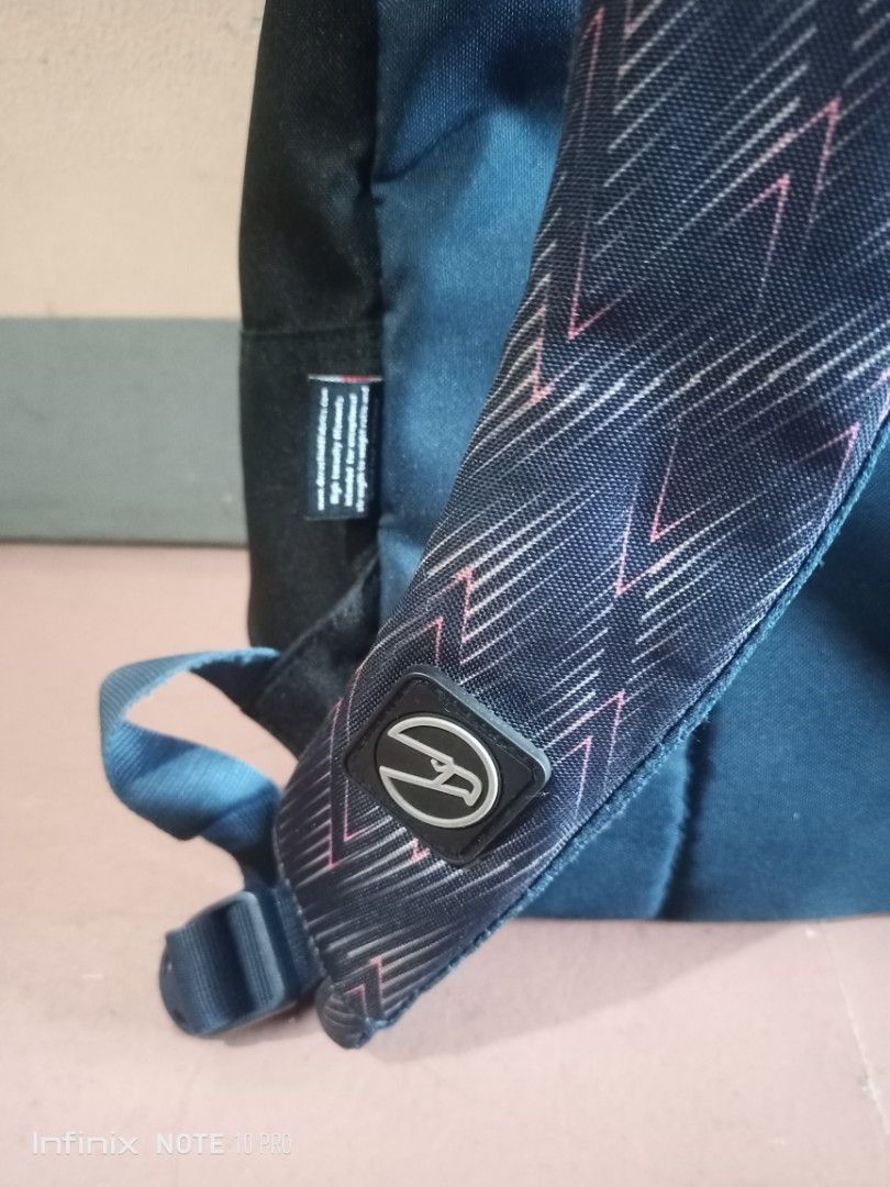 Hawk Backpack with Inner Pouch (Category: Backpacks) located in Rizal. Submitted by andreisnow (Listing ID 1463936535, Image 3). Description: - Brand: Hawk (established 1978) - Style: Black backpack - Features: Cool geometric patterned straps, spacious interior - Includes: Separate patterned inner pouch - Ideal for: School, everyday carry.